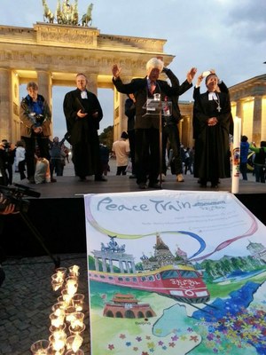 Rev. Dr Kim Young Ju (center) giving the benediction at the Peace Candlelight Prayer Vigil in front of Brandenburg Gate in Berlin, Germany. © ELKB/ChBreit Peace Train takes a journey towards reunification of Koreas