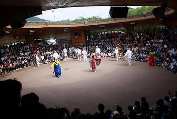 Traditional performance on a madang stage (known in Korean as Madang Nori). © Kongkam Korea