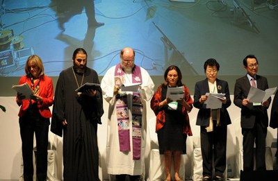 Asamblea cierra con oración por la paz