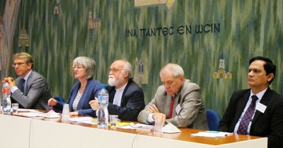 De izquierda a derecha: Olav Fykse Tveit, Sarah Rowland, Walter Altmann, Wesley Granberg-Michaelson y Richard Howell en Ginebra. El CMI y el Foro Cristiano Mundial, juntos en pos de la unidad cristiana
